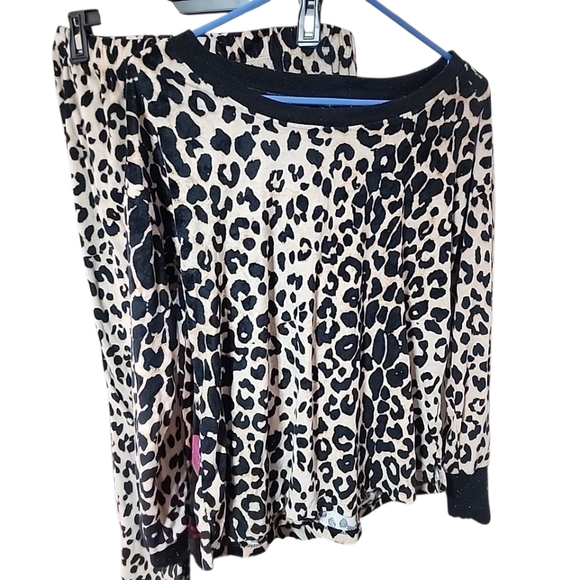 Betsey Johnson Other - BETSEY JOHNSON Women's Small Leopard Print 2 Piece Pajama Set
